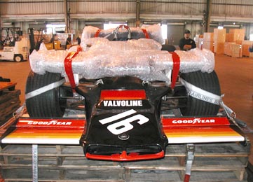 Overseeing the loading of a Shadow DN5 F1